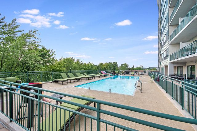 6420 Double Eagle Drive 314, Woodridge, IL 60517