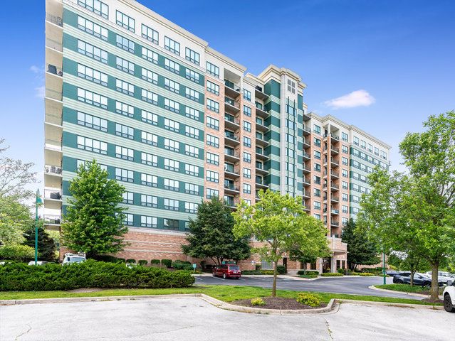 6420 Double Eagle Drive 314, Woodridge, IL 60517