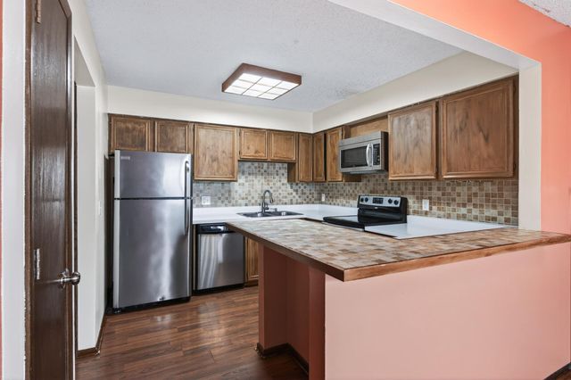 313 Elan Court, Woodbury, MN 55125