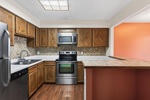 313 Elan Court, Woodbury, MN 55125