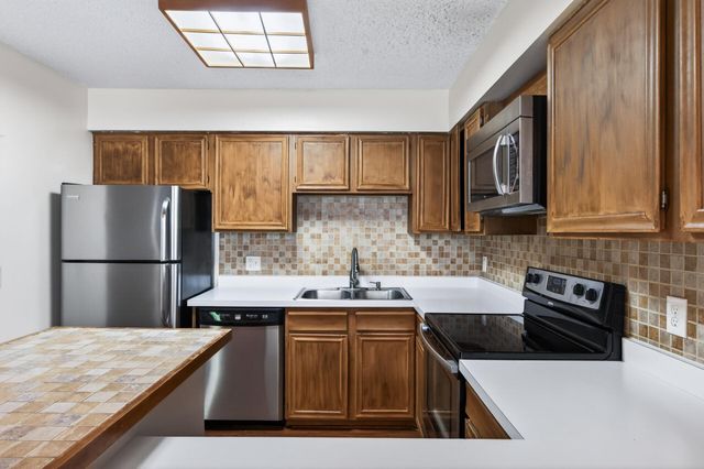 313 Elan Court, Woodbury, MN 55125
