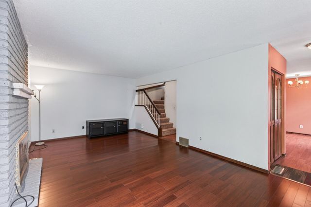 313 Elan Court, Woodbury, MN 55125