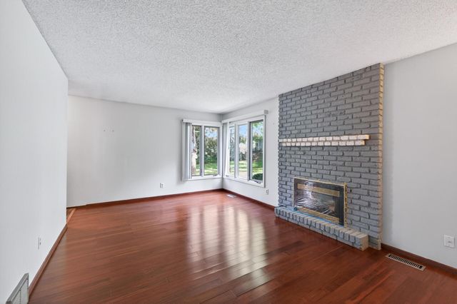 313 Elan Court, Woodbury, MN 55125