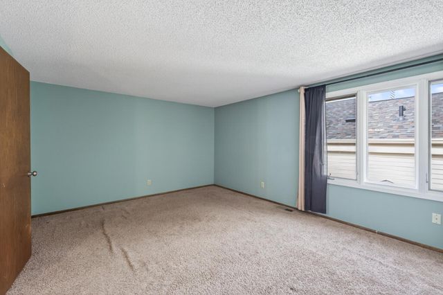 313 Elan Court, Woodbury, MN 55125