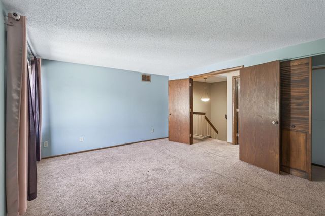 313 Elan Court, Woodbury, MN 55125