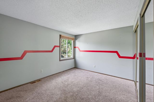 313 Elan Court, Woodbury, MN 55125