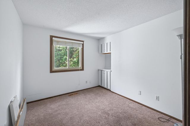313 Elan Court, Woodbury, MN 55125