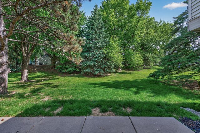 313 Elan Court, Woodbury, MN 55125