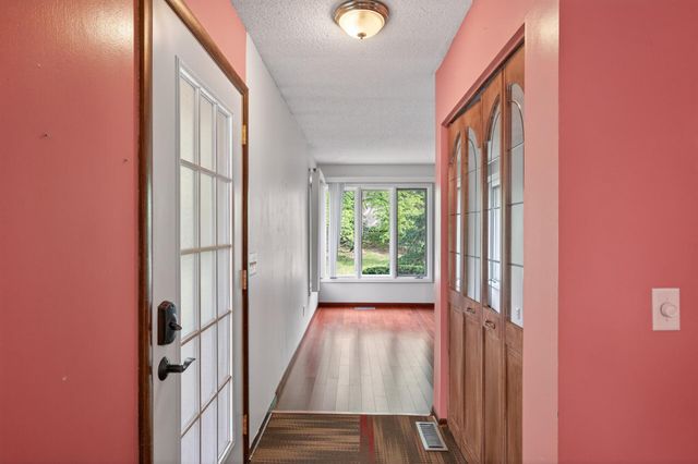 313 Elan Court, Woodbury, MN 55125
