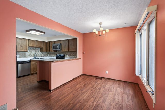 313 Elan Court, Woodbury, MN 55125