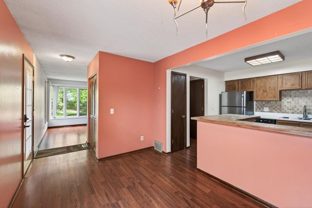 313 Elan Court, Woodbury, MN 55125