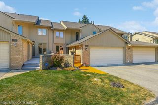 4343 Foxpointe Drive, West Bloomfield, MI 48323