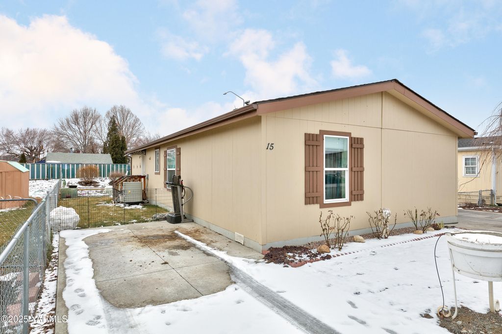 1201 W Washington Ave Unit 15, Yakima, WA 98903