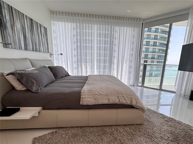 1300 Brickell Bay Drive 3206, Miami, FL 33131