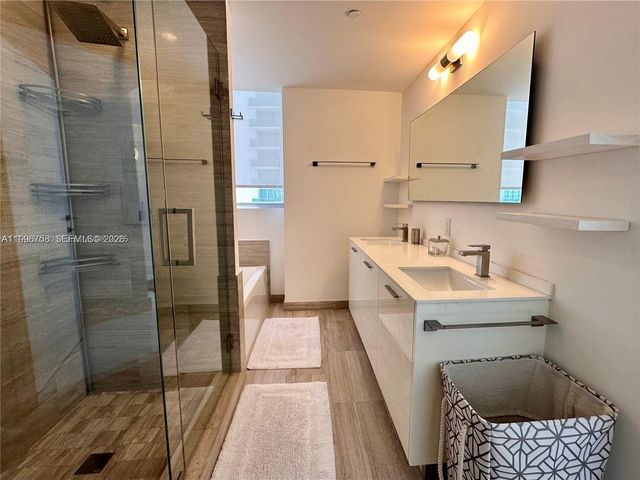 1300 Brickell Bay Drive 3206, Miami, FL 33131