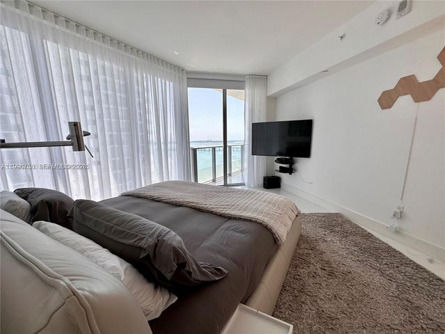1300 Brickell Bay Drive 3206, Miami, FL 33131