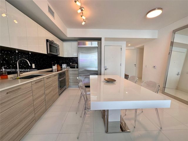 1300 Brickell Bay Drive 3206, Miami, FL 33131