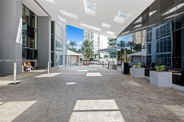 1300 Brickell Bay Drive 3206, Miami, FL 33131