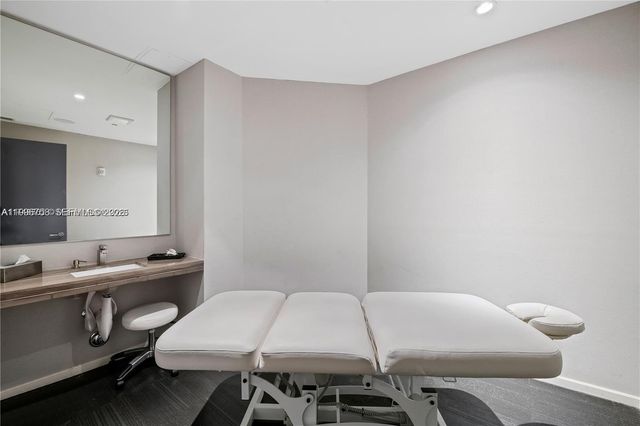 1300 Brickell Bay Drive 3206, Miami, FL 33131