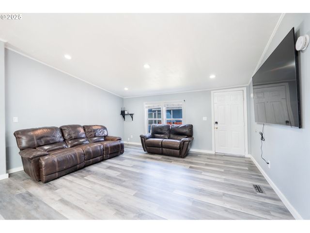 124 CARMEL Dr, Unknown, OR 97325