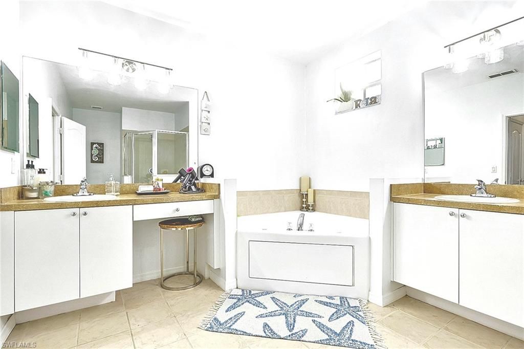 Image 26 of property listing at 2675 Blue Cypress Lake CT, Cape Coral, FL 33909