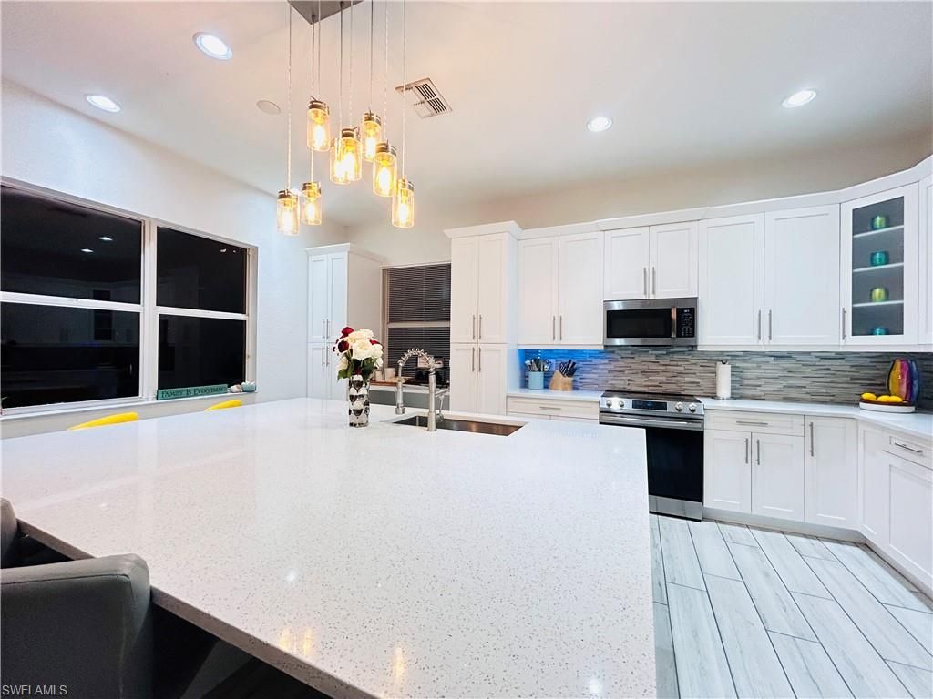 Image 8 of property listing at 2675 Blue Cypress Lake CT, Cape Coral, FL 33909