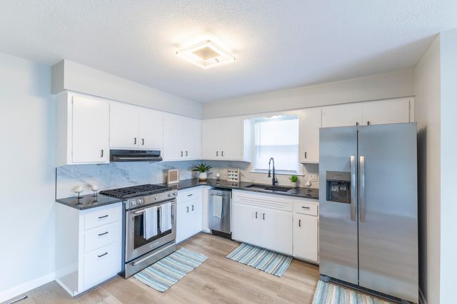 3137 AVENUE H, Council Bluffs, IA 51501