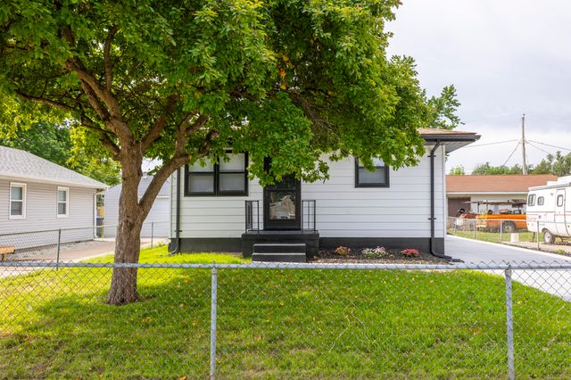 3137 AVENUE H, Council Bluffs, IA 51501