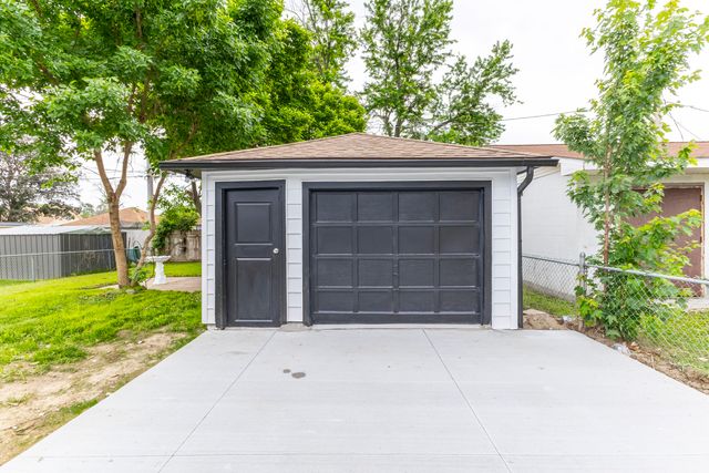 3137 AVENUE H, Council Bluffs, IA 51501