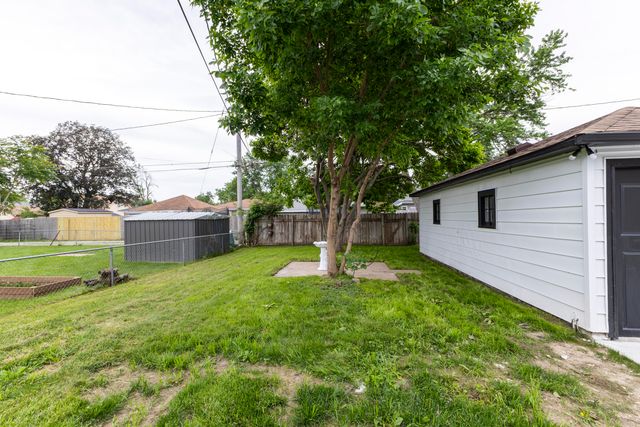 3137 AVENUE H, Council Bluffs, IA 51501