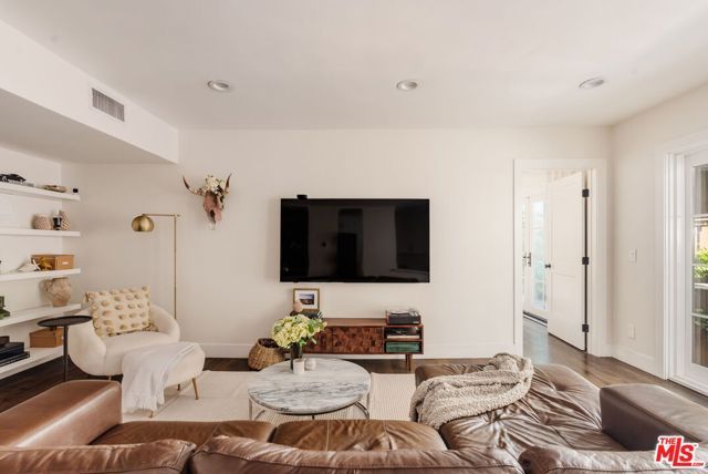 1010 Palm Avenue 106, West Hollywood, CA 90069