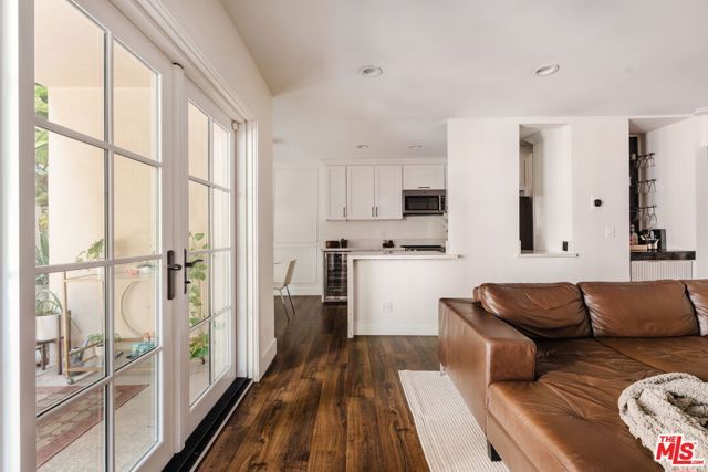 1010 Palm Avenue 106, West Hollywood, CA 90069