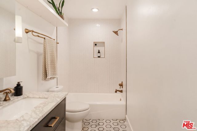 1010 Palm Avenue 106, West Hollywood, CA 90069