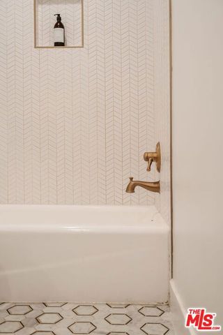 1010 Palm Avenue 106, West Hollywood, CA 90069