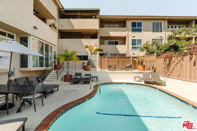 1010 Palm Avenue 106, West Hollywood, CA 90069