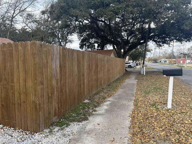 551 N Crocker Street, Sulphur, LA 70663