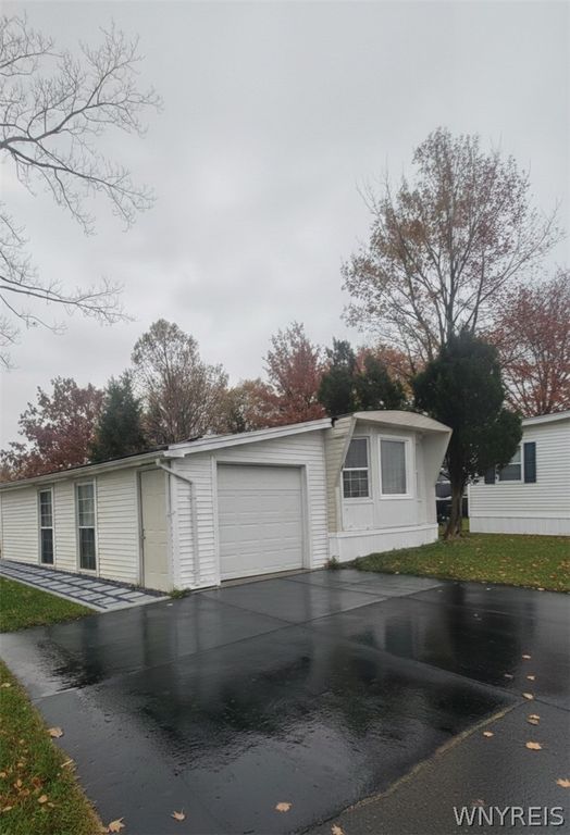 6 Highridge, Hamburg, NY 14075