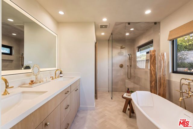 2419 Westridge Road, Los Angeles, CA 90049