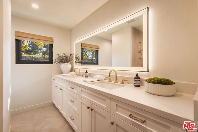 2419 Westridge Road, Los Angeles, CA 90049