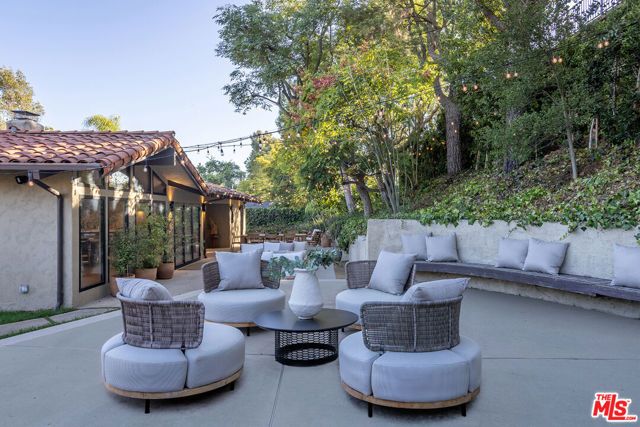 2419 Westridge Road, Los Angeles, CA 90049