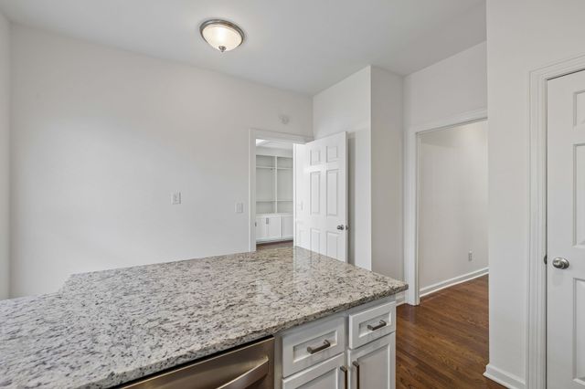 3037 Woodlawn Dr, Nashville, TN 37215