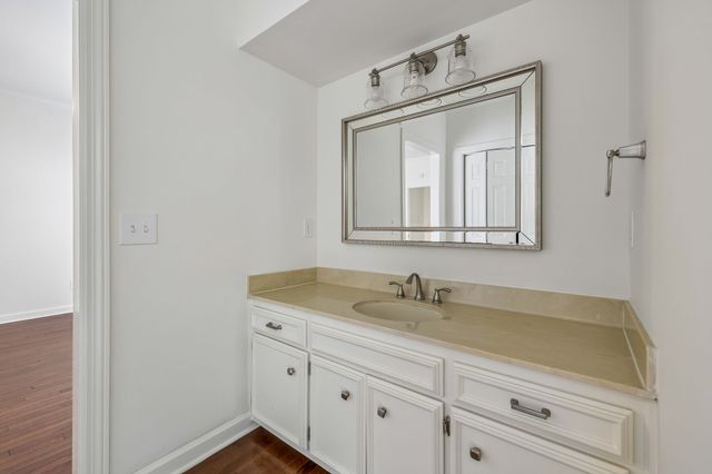3037 Woodlawn Dr, Nashville, TN 37215