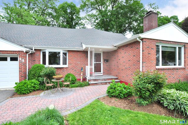 44 Miamis Road, West Hartford, CT 06117
