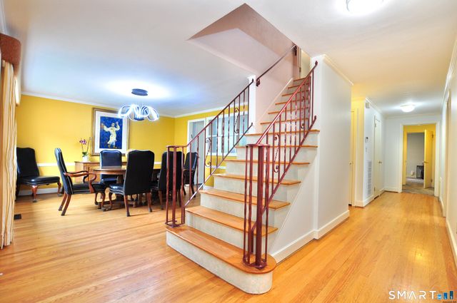 44 Miamis Road, West Hartford, CT 06117