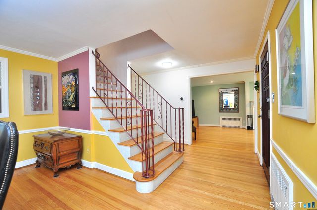 44 Miamis Road, West Hartford, CT 06117