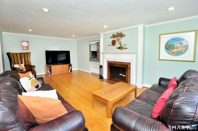 44 Miamis Road, West Hartford, CT 06117