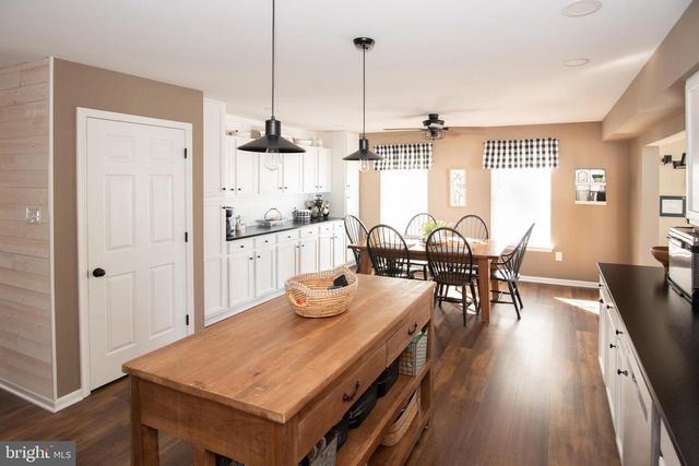 2038 VALLEY VIEW DR, Quakertown, PA 18951