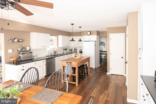 2038 VALLEY VIEW DR, Quakertown, PA 18951