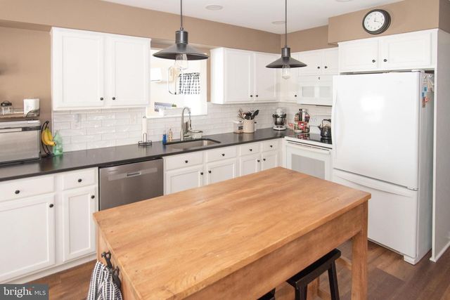 2038 VALLEY VIEW DR, Quakertown, PA 18951