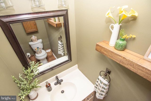 2038 VALLEY VIEW DR, Quakertown, PA 18951